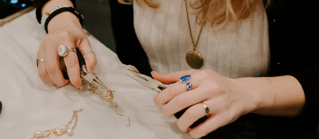 Gifts & Experience Giving That Won’t Stress You Out (+ how to ditch gift giving all together)