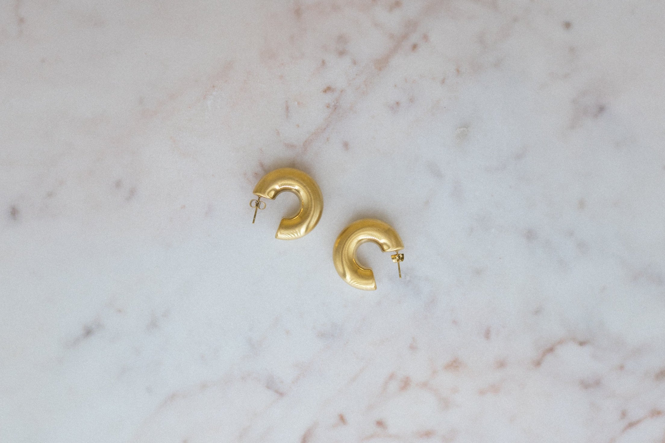 Textured Bold Hoops — 18K Textured Bold Gold Hoop Earrings