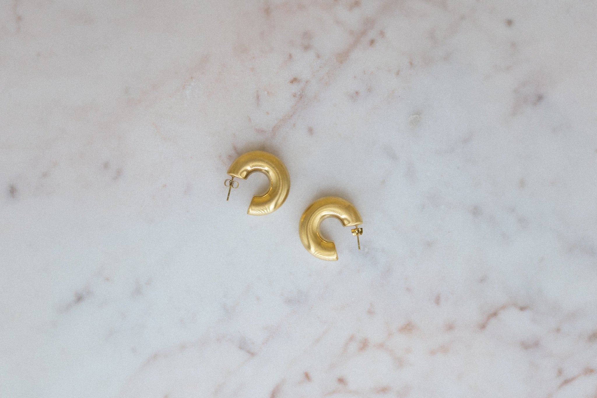 Textured Bold Hoops — 18K Textured Bold Gold Hoop Earrings